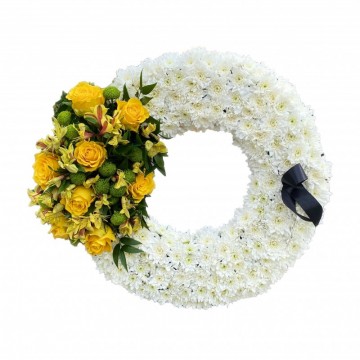 Poza Coroana funerara rotunda din crizanteme si mix de flori galbene