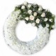 Coroana funerara rotunda din crizanteme albe si trandafiri