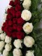 Coroana funerara din trandafiri rosii si albi p2