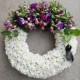 Coroana funerara rotunda din crizanteme albe si mix flori violet