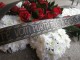 Cruce funerara din crizanteme albe si trandafiri rosii p3