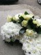 Cruce funerara din crizanteme si trandafiri albi p3